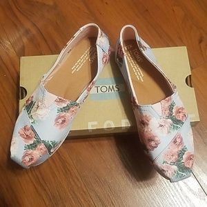 Toms womens pink graphic floral canvas flats 7.5